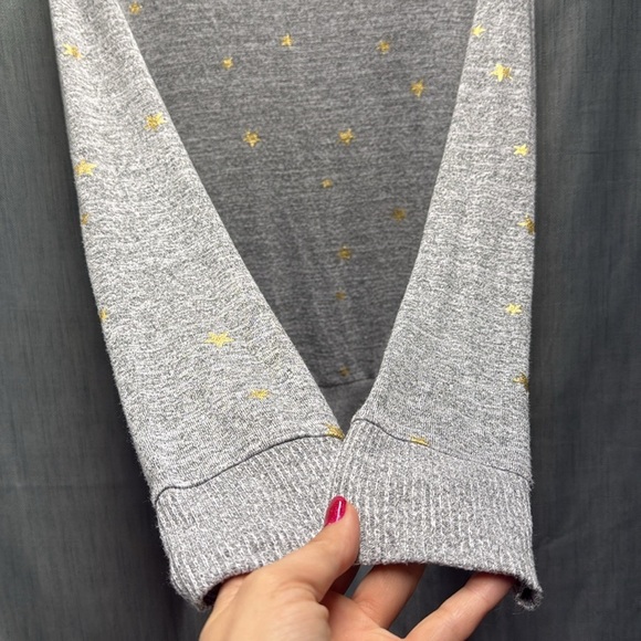 GAP Gray Star-Patterned Women's Top size large - Picture 5 of 8